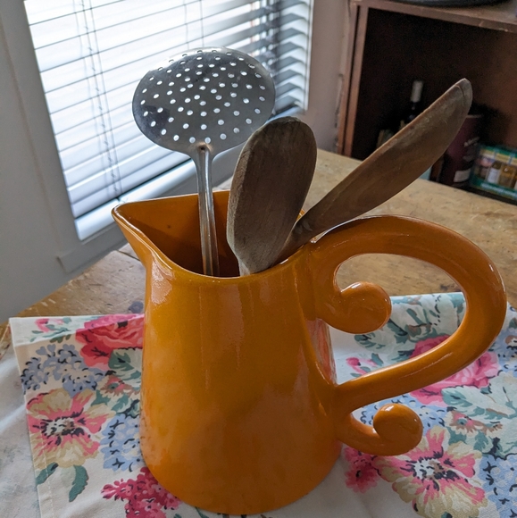 Beautiful artisan made jug - Picture 3 of 5